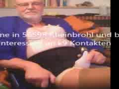 deutsche transe faggot sissy in strapse und Dessous fickt Hund